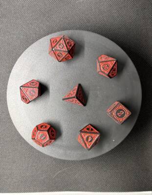 DND FRP 7’li Zar Seti – Kırmızı Renkli | Dungeons & Dragons Masaüstü RPG Oyun Zarı Seti - 7