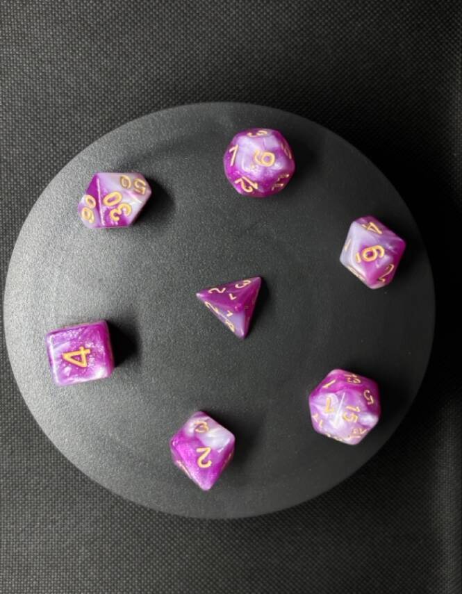 DND FRP 7’li Zar Seti – Mermer Desenli Mor Pembe | Dungeons & Dragons Masaüstü RPG Oyun Zarı Seti - 4