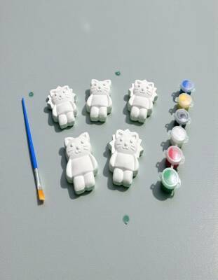 Taş Tozu Kedi Figürü Boyama Seti – 5 Adet | 6 Renk Boya & Fırça (4×7 cm) - 5